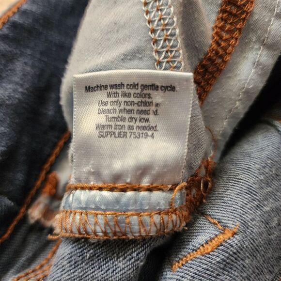 St. John's Bay Women's Dark Denim Bermuda Shorts Size 8 - Picture 4 of 6